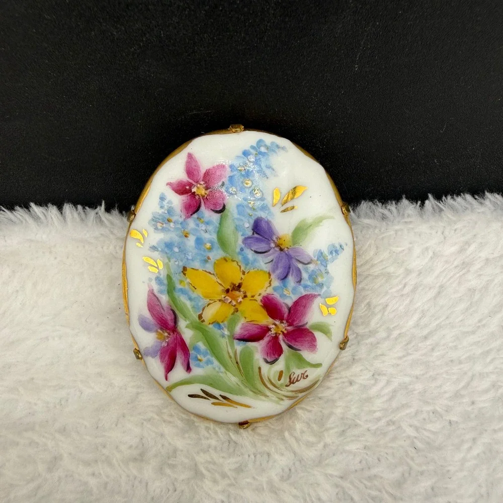Vintage Victorian Hand Painted Floral Porcelain Brooch Multicolor Gold Tone
